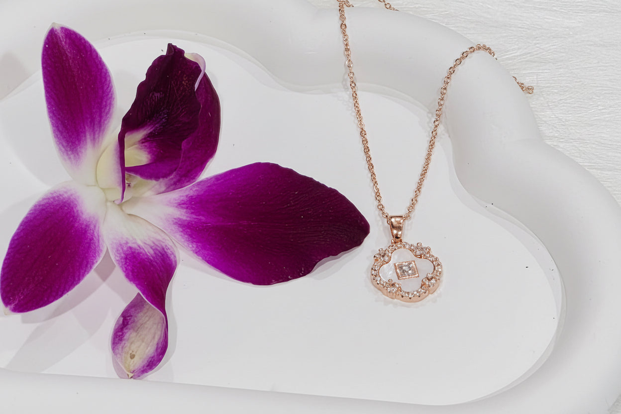 Kashi Motherpearl Necklace