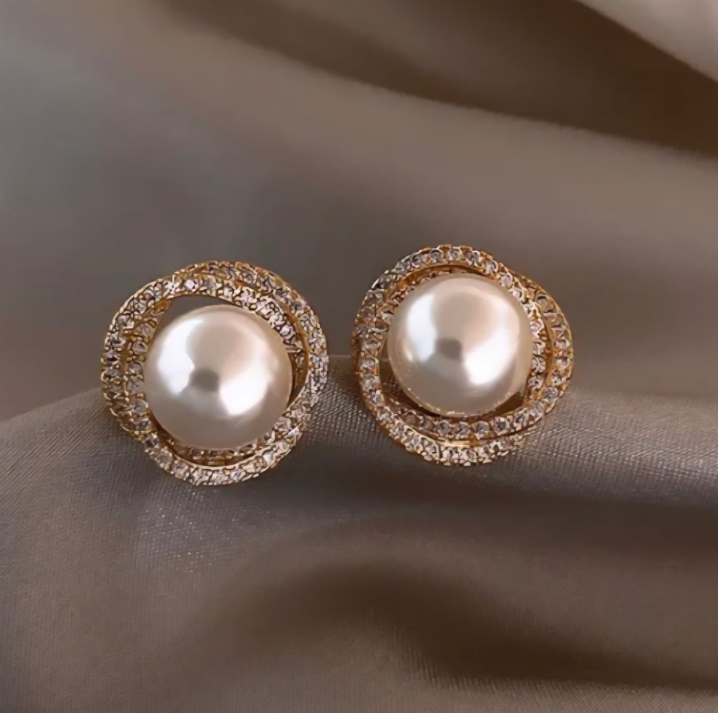 Clara pearl studs