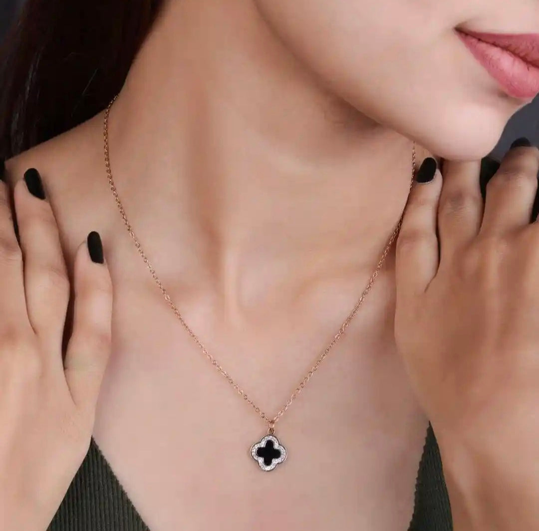 Rosegold Black Clover Necklace