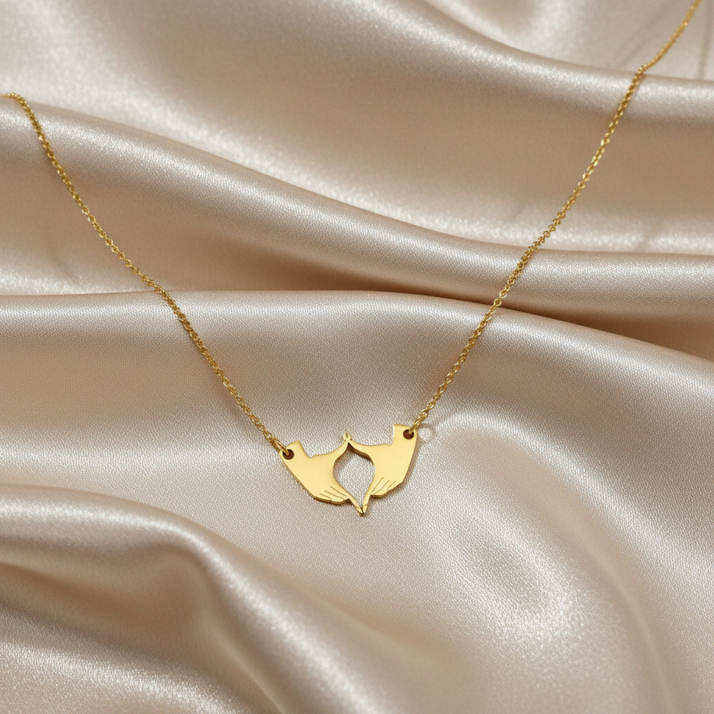 Hands Lovesign necklace