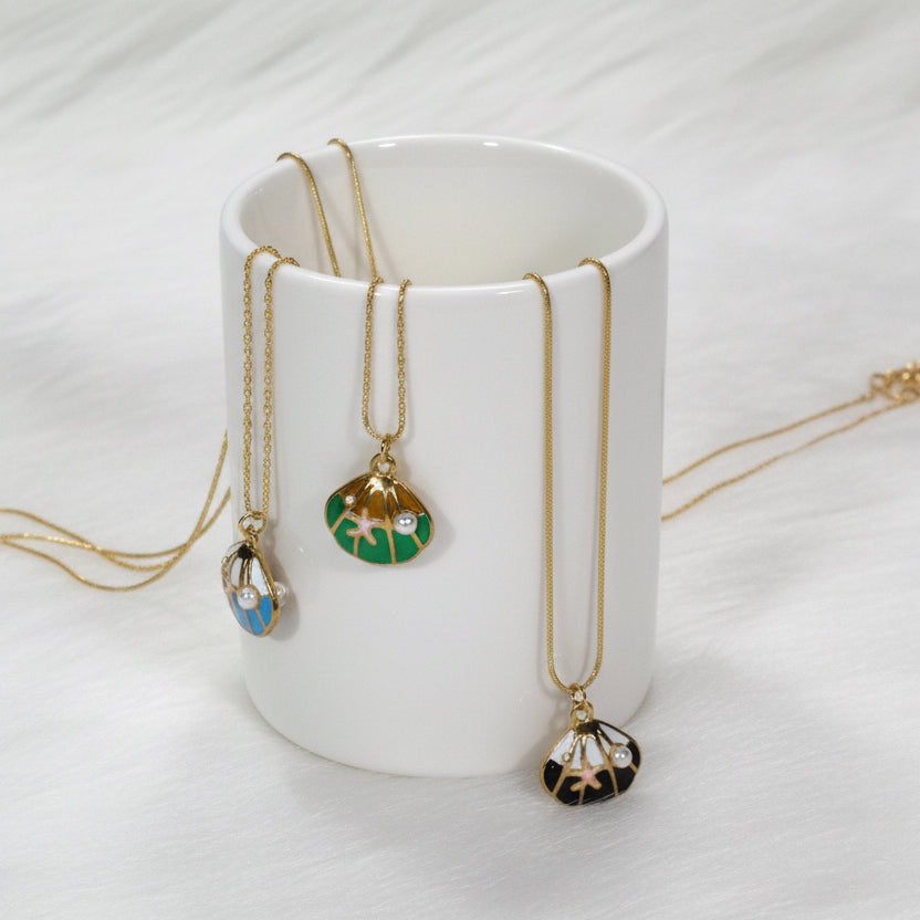 Seashell Serenity Black Necklace