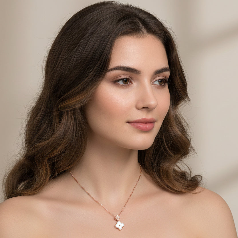 Mother of pearl clover Necklace