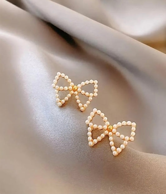 Jean Bow Pearl Studs