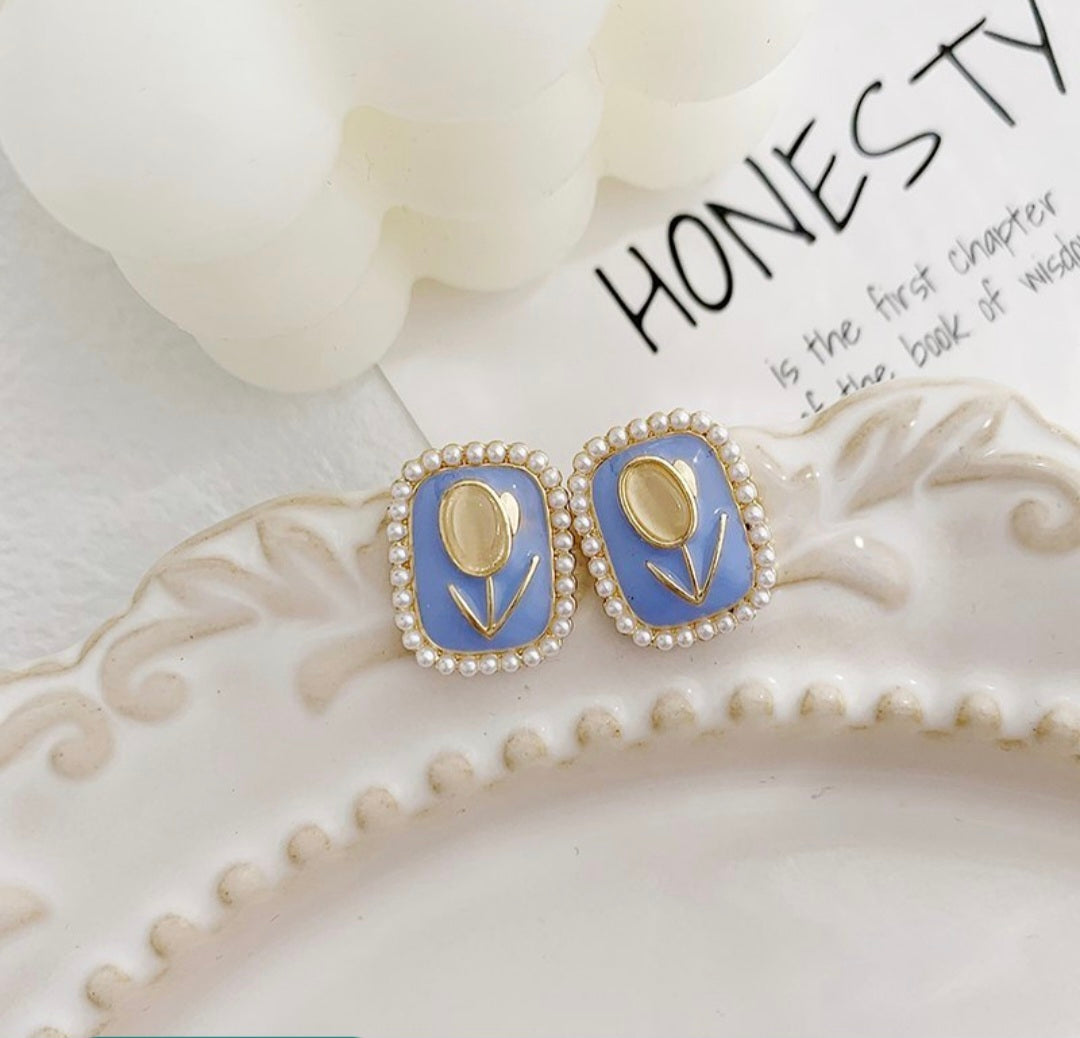 Katie Blue pearl studs