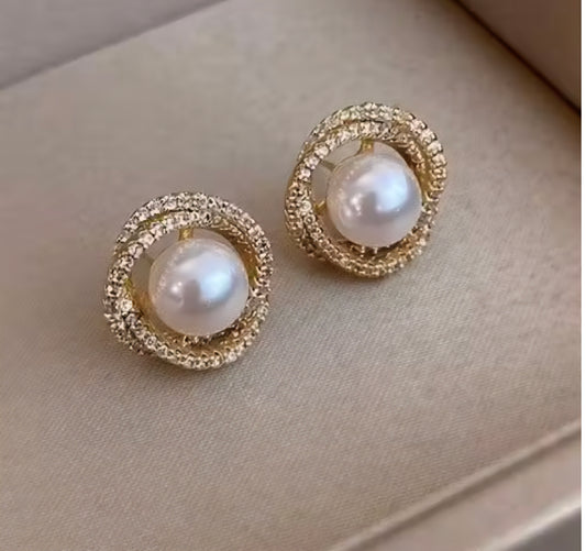 Clara pearl studs