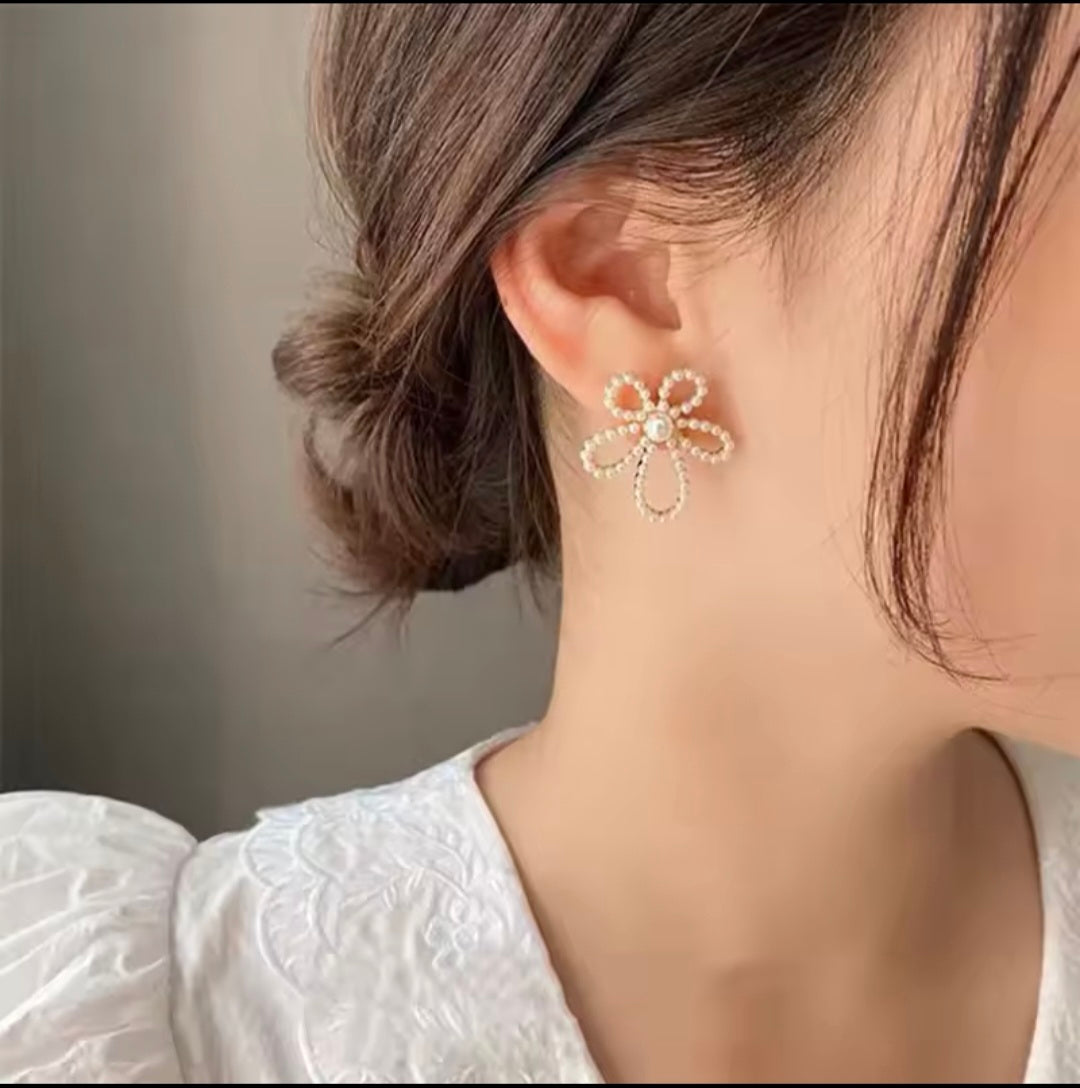 Alice Floral Pearl Studs