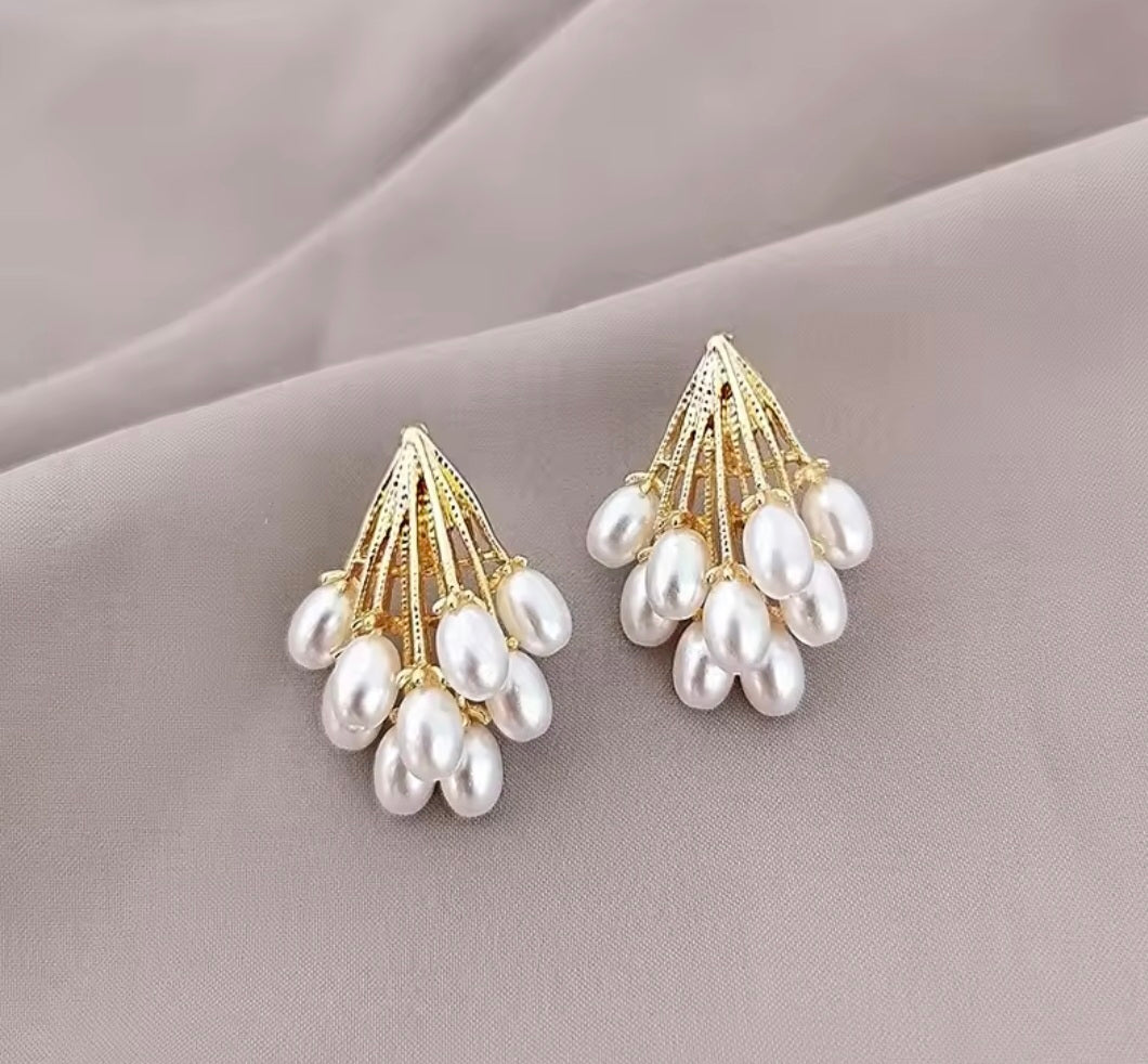 Arizona Pearl dangler studs