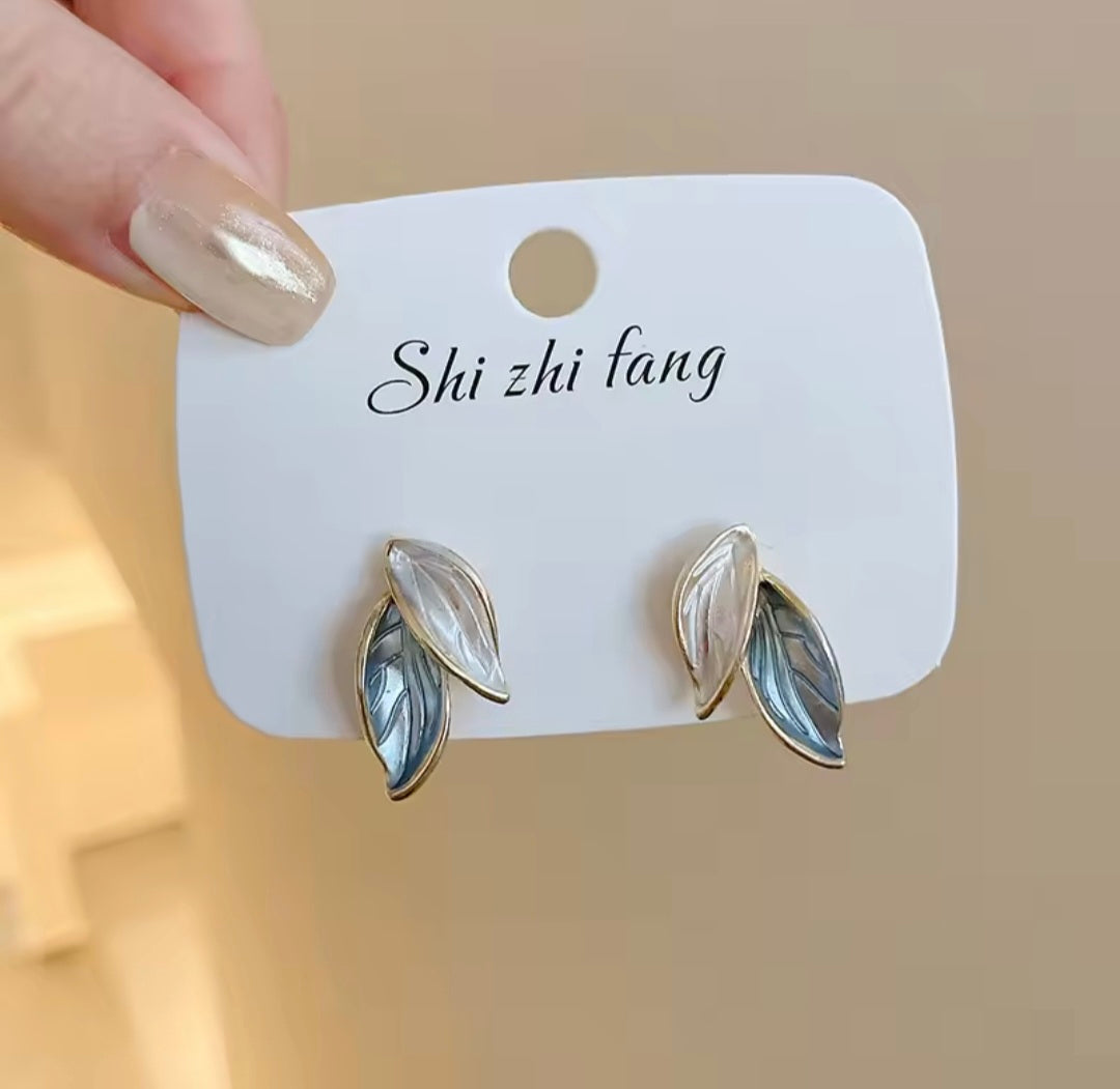 Geometric leaf studs