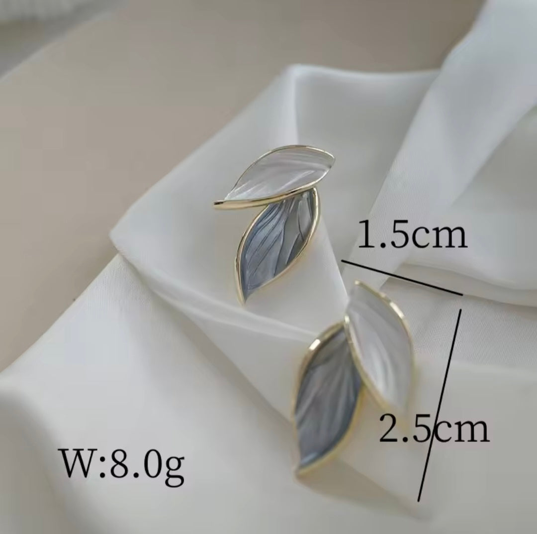 Geometric leaf studs
