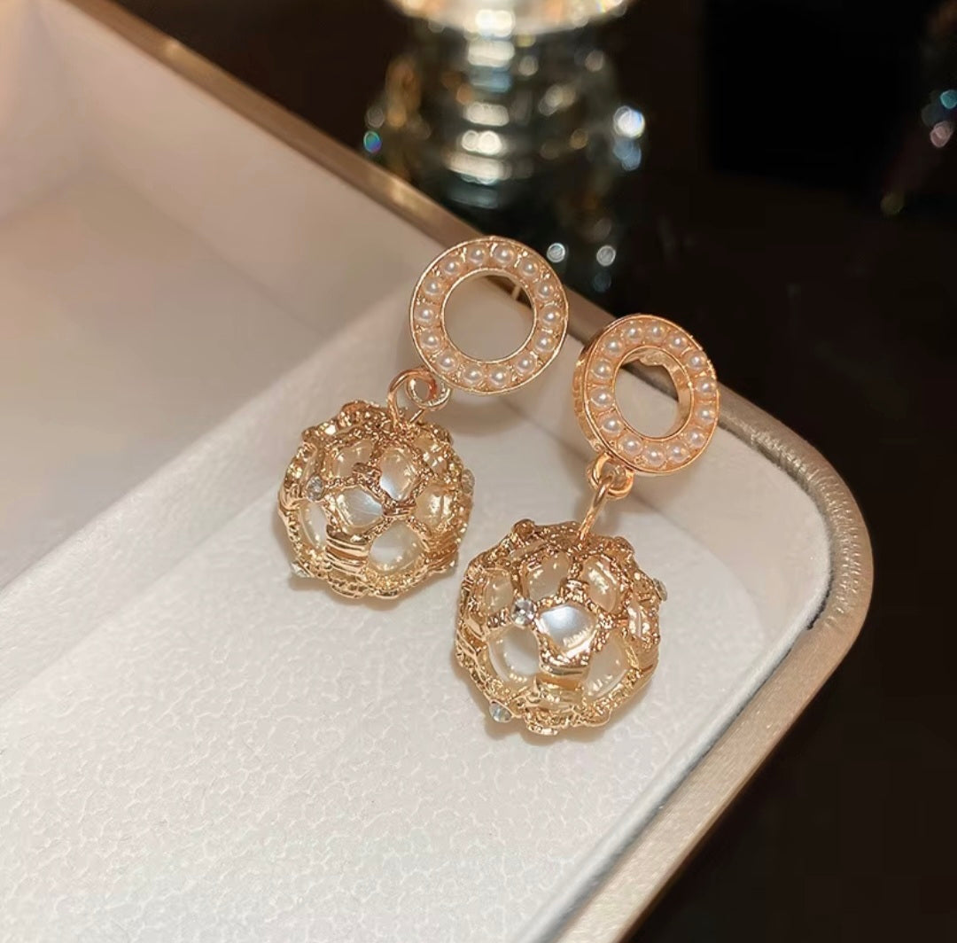 Amelia Globe Danglers