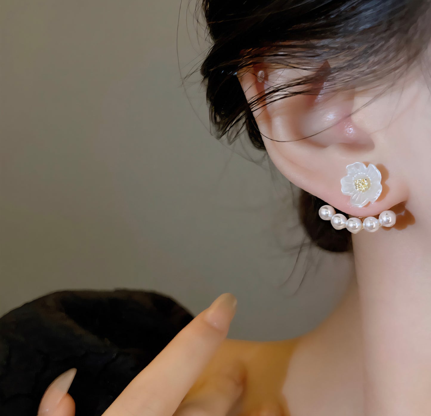 Cora Floral Pearl Studs