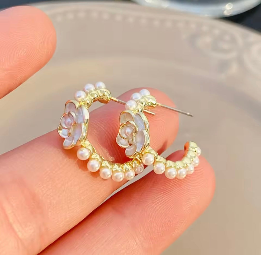 Dina Pearl Hoops