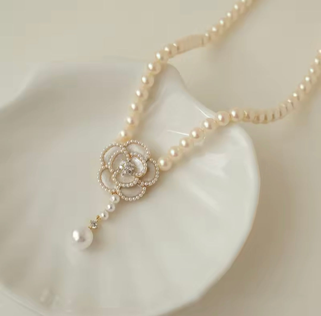 Flora Pearl Necklace