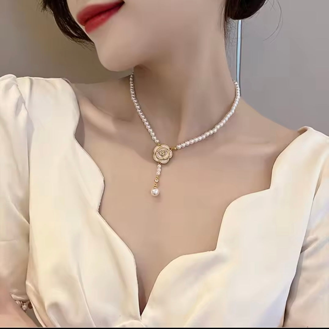 Flora Pearl Necklace