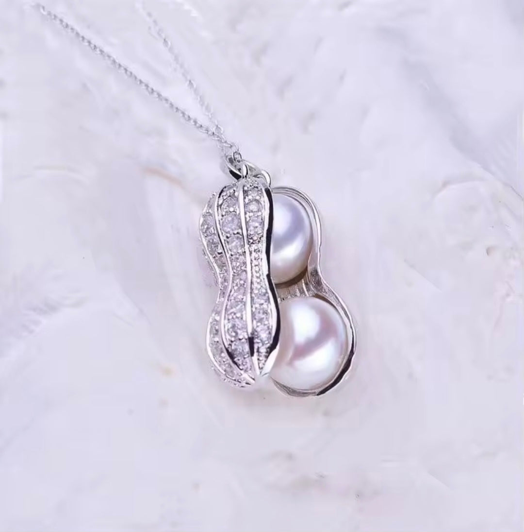 Peanut pearl necklace
