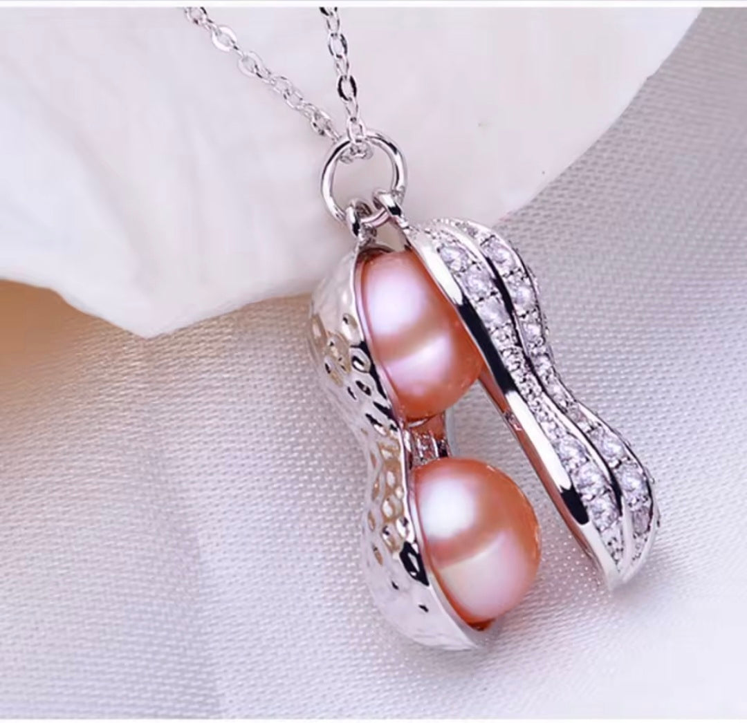 Peanut pearl necklace