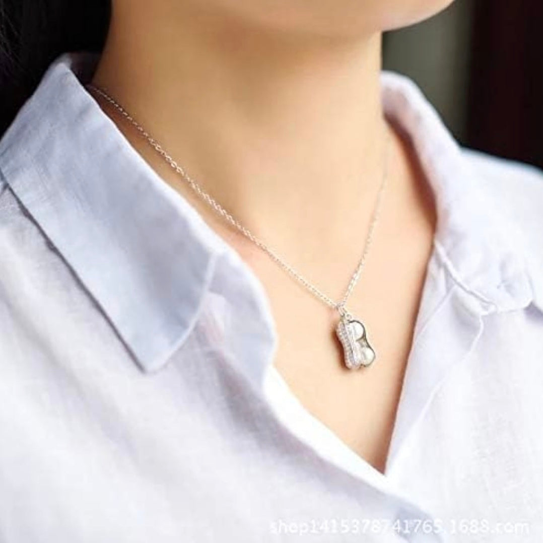 Peanut pearl necklace