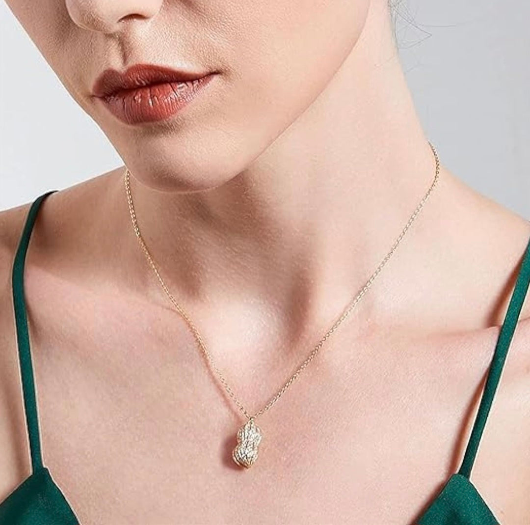 Peanut pearl necklace