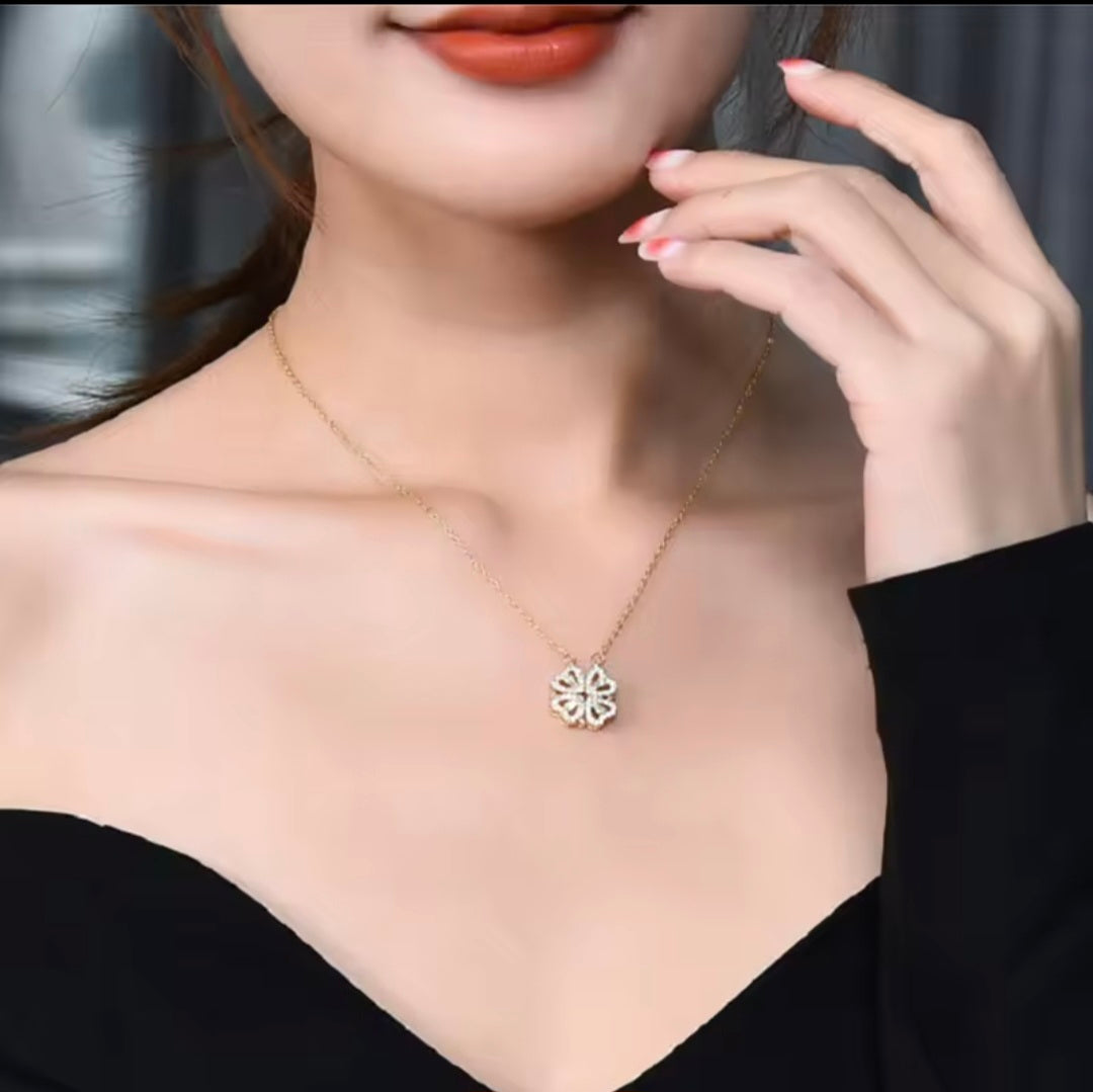 Foldable gold necklace