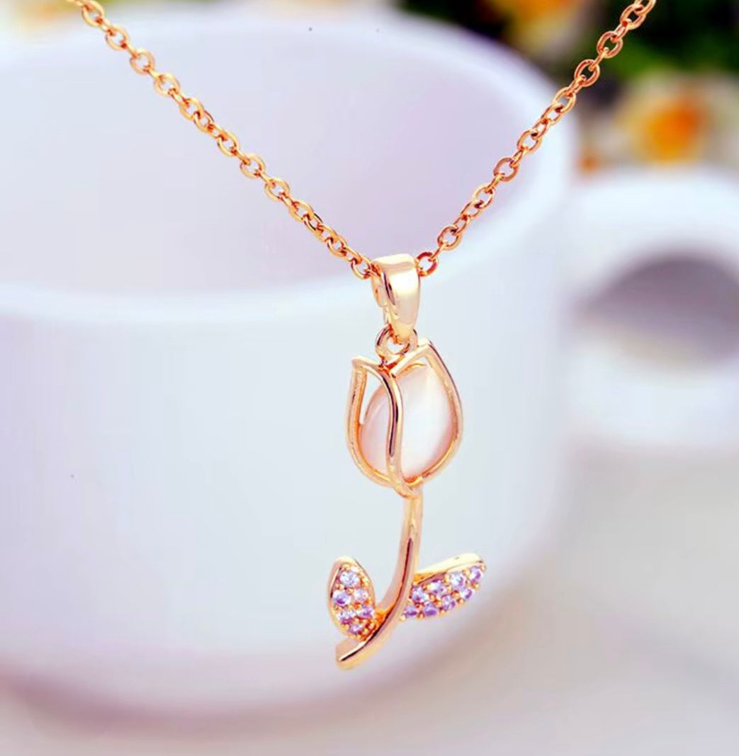Tulip Rosegold Necklace